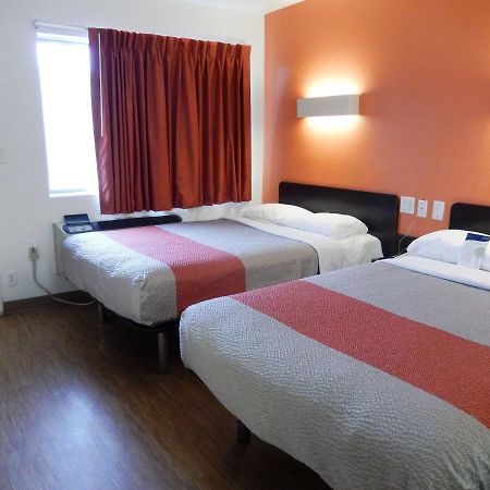 Motel 6-Clute, TX Eksteriør billede