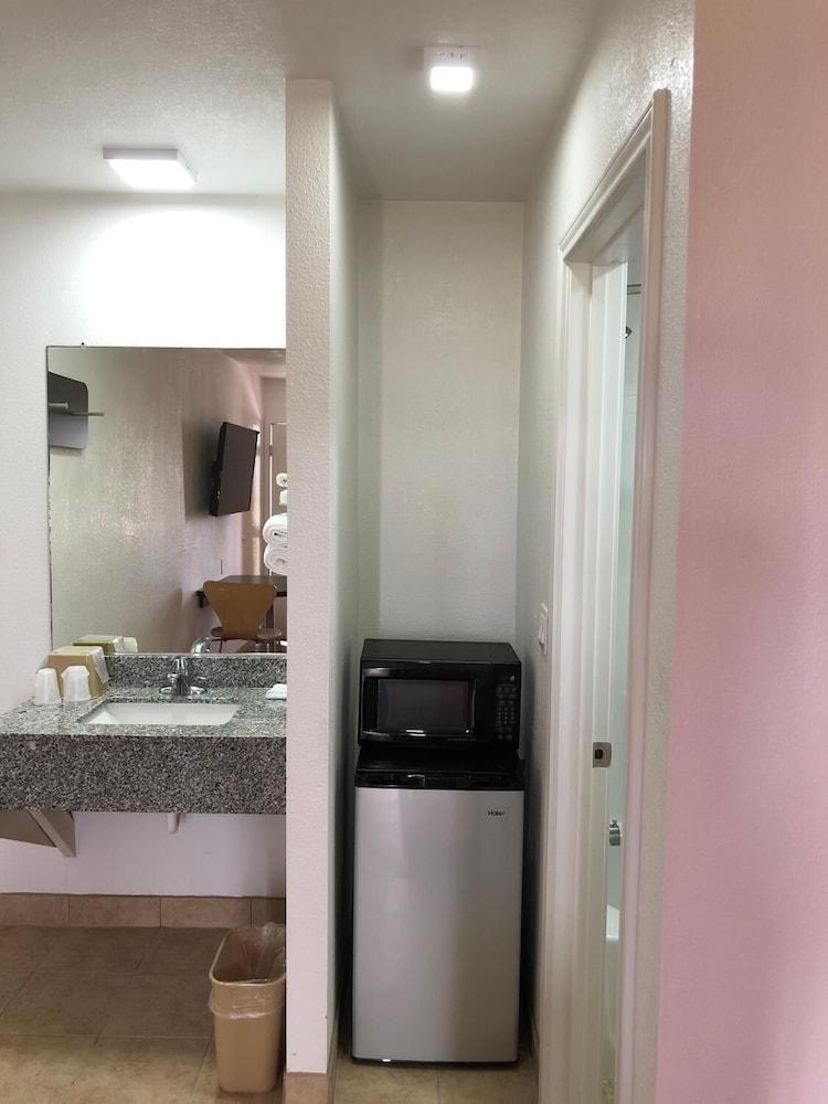 Motel 6-Clute, TX Eksteriør billede