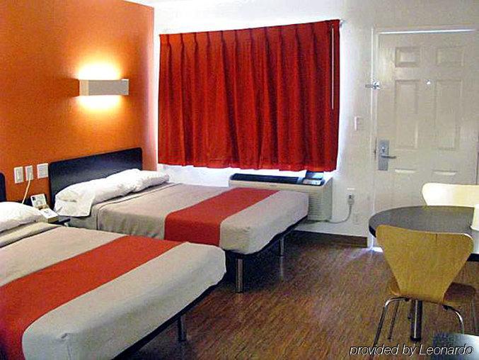 Motel 6-Clute, TX Eksteriør billede