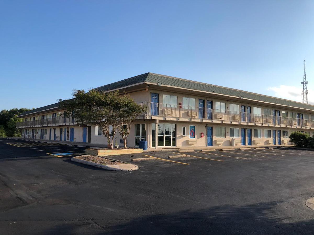 Motel 6-Clute, TX Eksteriør billede