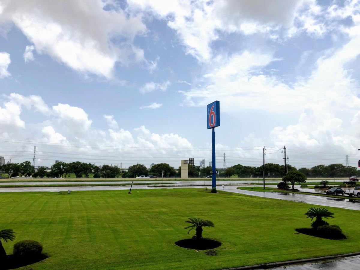 Motel 6-Clute, TX Eksteriør billede