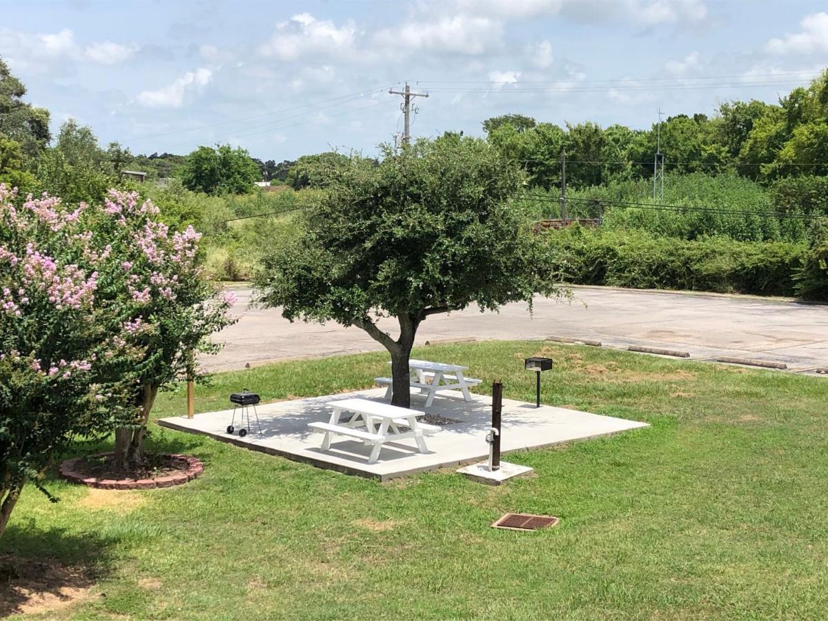 Motel 6-Clute, TX Eksteriør billede