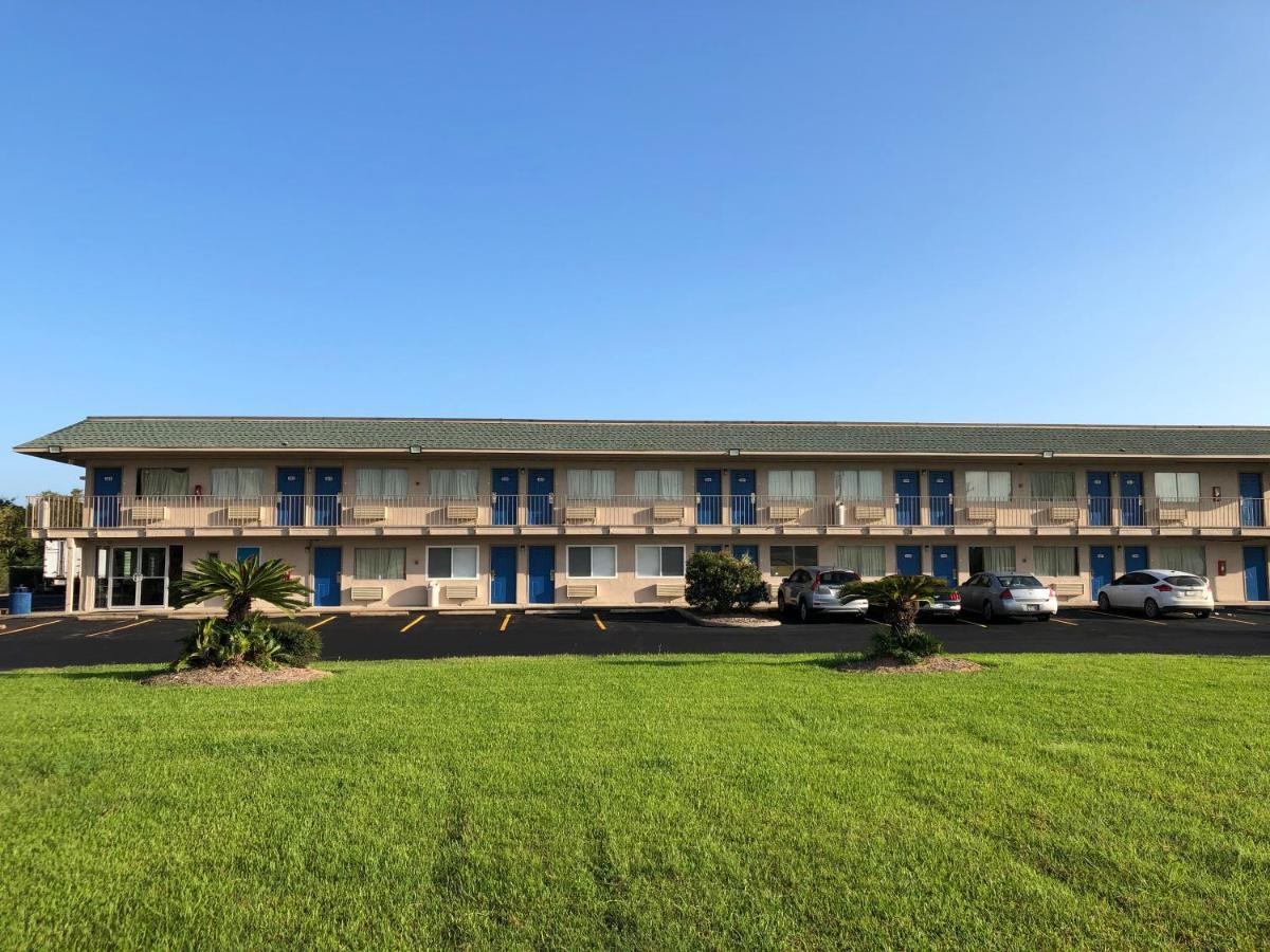 Motel 6-Clute, TX Eksteriør billede