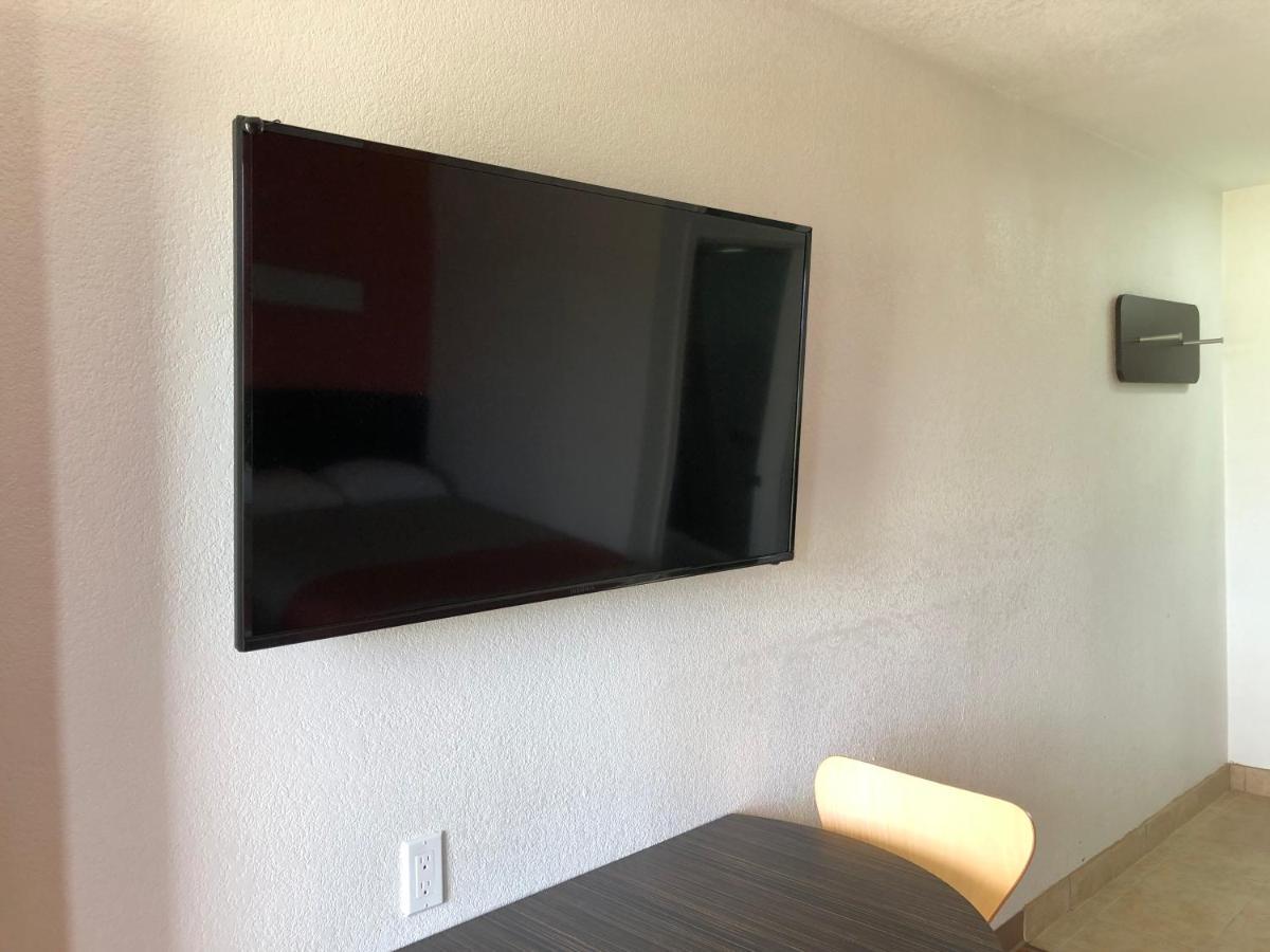 Motel 6-Clute, TX Eksteriør billede